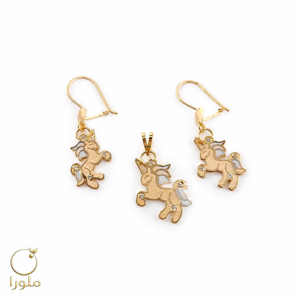 half-set-of-gold-plaque-and-earrings-code-27002 نیم ست پلاک و گوشواره طرح اسب طلا کد 27002