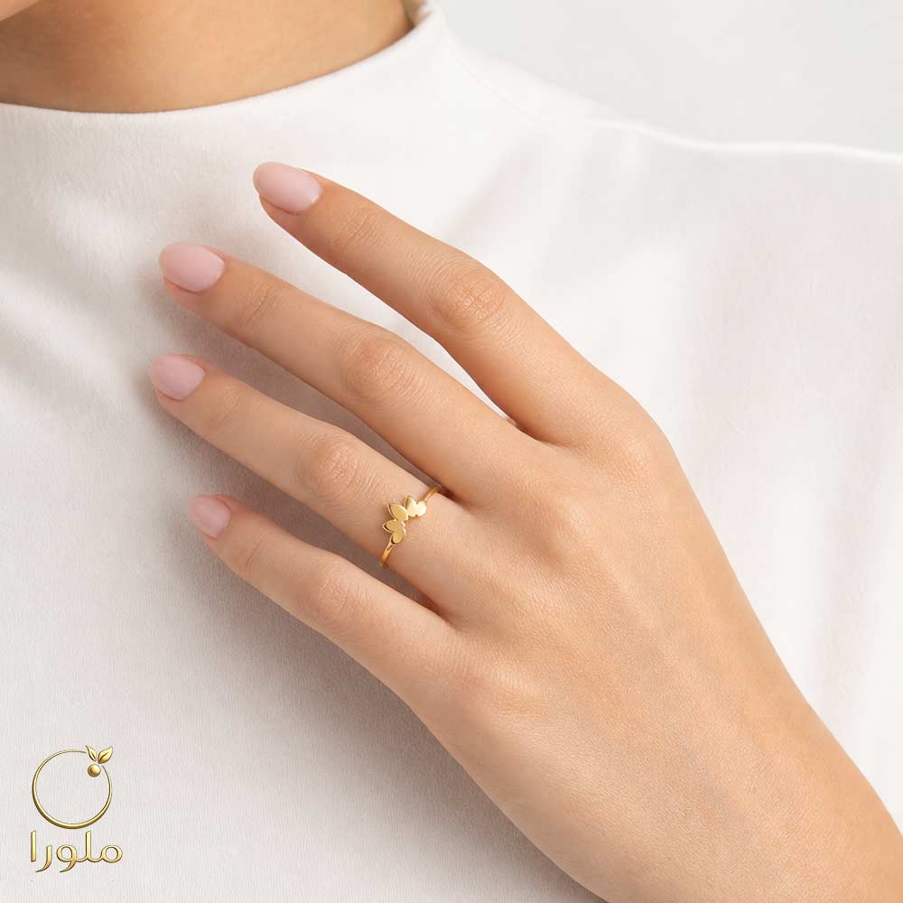 مدل انگشتر طرح تاج طلا زنانه اسپرت کد 23002 در دست