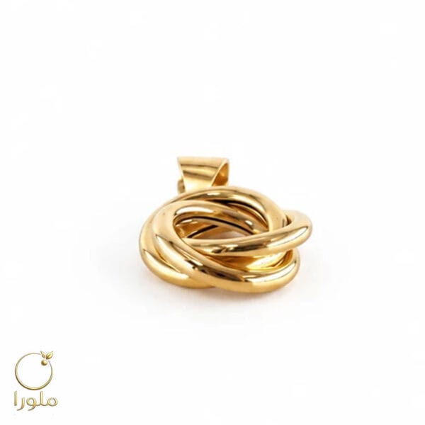 عکس از زاویه پایین پلاک آویز طلا طرح سه حلقه درهم کد 28010 وزن 1.09 گرم